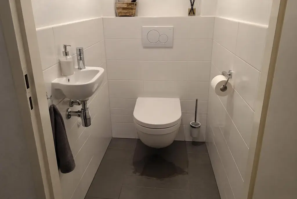 Lekdetectie Woudenberg – natte vloer bij een toilet